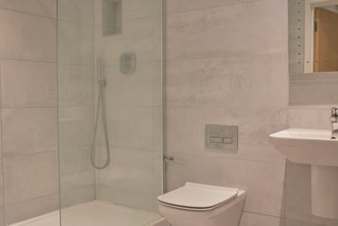2 bed flat, St. James's Parade, Poets Corner, Bath, BA11UH - Image 3