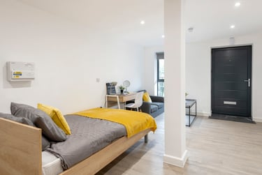 1 bed flat, Lower Bristol Road, City Centre, Bath, BA23BD - Image 2