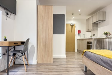 1 bed studio, High Street, City Centre, Bristol, BS12AW - Image 2
