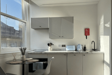 1 bed studio, Corn Street, City Centre, Bristol, BS11HT - Image 3