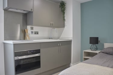 1 bed studio, Lower Bristol Road, Twerton, Bath, BA21FJ - Image 3