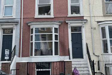 2 bed flat, Bryn Road, Brynmill, Swansea, SA20AR - Image 1