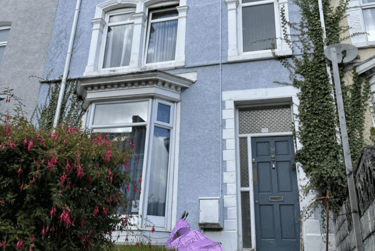 1 bed studio, Bryn Road, Brynmill, Swansea, SA20AR - Image 1