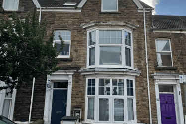 3 bed flat, St Alban's Road, Brynmill, Swansea, SA20BP - Image 1