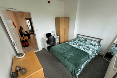 3 bed flat, Bryn Road, Brynmill, Swansea, SA20AR - Image 2