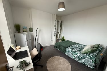 1 bed studio, Finsbury Terrace, Brynmill, Swansea, SA20AH - Image 2