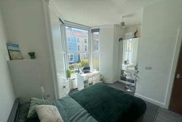 1 bed studio, Bryn Road, Brynmill, Swansea, SA20AR - Image 2