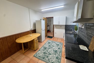 2 bed flat, Bryn Road, Brynmill, Swansea, SA20AT - Image 2