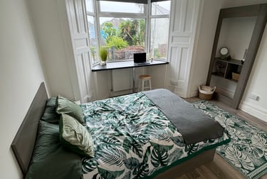 1 bed studio, Malvern Terrace, Brynmill, Swansea, SA20BE - Image 2