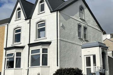 1 bed studio, Malvern Terrace, Brynmill, Swansea, SA20BE - Image 1