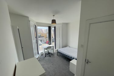 2 bed flat, King Edwards Road, Brynmill, Swansea, SA14LU - Image 2