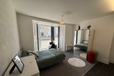 1 bed flat, Bryn Road, Brynmill, Swansea, SA20AR - Image 2