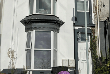 2 bed flat, Bryn Road, Brynmill, Swansea, SA20AT - Image 1