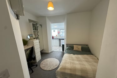 1 bed flat, Bryn Road, Brynmill, Swansea, SA20AR - Image 2