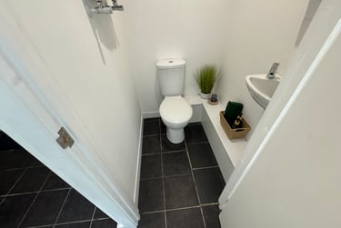 1 bed flat, Bryn Road, Brynmill, Swansea, SA20AR - Image 2