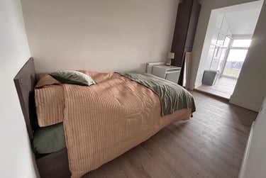 1 bed studio, Bryn Road, Brynmill, Swansea, SA20AR - Image 2