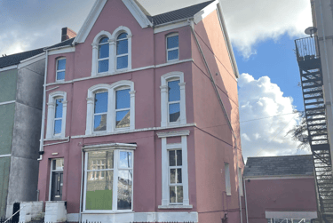 3 bed flat, Bryn Road, Brynmill, Swansea, SA20AP - Image 1