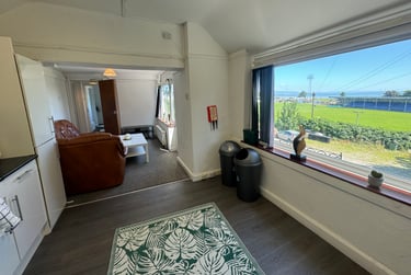 3 bed flat, Bryn Road, Brynmill, Swansea, SA20AP - Image 2