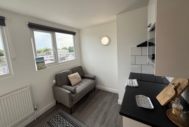 1 bed flat, Eversley Road, Sketty, Swansea, SA29DE - Image 2