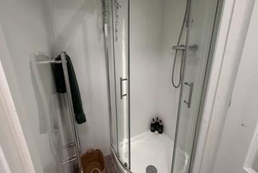 1 bed studio, Malvern Terrace, Brynmill, Swansea, SA20BE - Image 11
