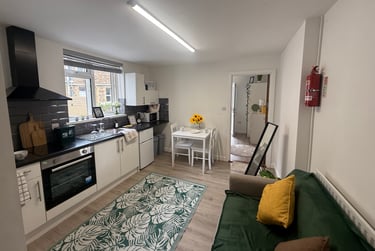 1 bed studio, Bryn Road, Brynmill, Swansea, SA20AR - Image 2