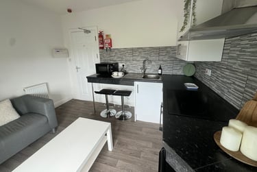 2 bed flat, Bryn Road, Brynmill, Swansea, SA20AR - Image 2