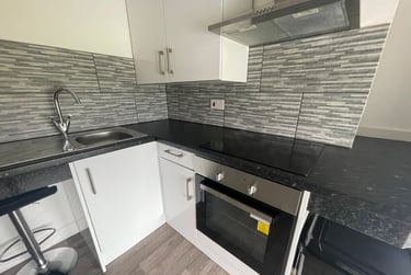 2 bed flat, Bryn Road, Brynmill, Swansea, SA20AR - Image 3