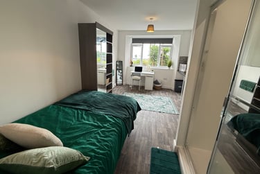 1 bed studio, Bryn Road, Brynmill, Swansea, SA20AR - Image 3