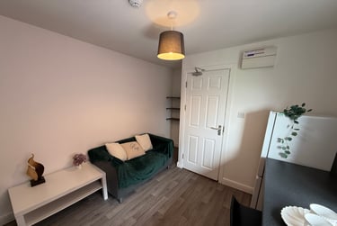 1 bed flat, Bryn Road, Brynmill, Swansea, SA20AR - Image 3