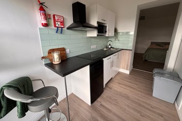1 bed studio, Bryn Road, Brynmill, Swansea, SA20AR - Image 3