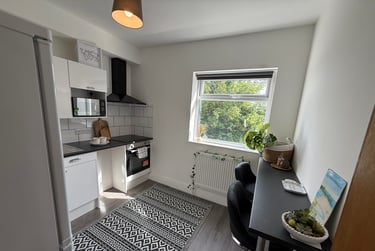 2 bed flat, Eversley Road, Sketty, Swansea, SA29DE - Image 3