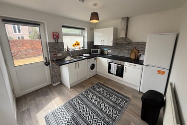 2 bed flat, St Albans Road, Brynmill, Swansea, SA20BP - Image 3