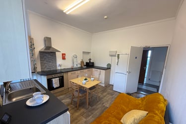2 bed flat, Bryn Road, Brynmill, Swansea, SA20AP - Image 3