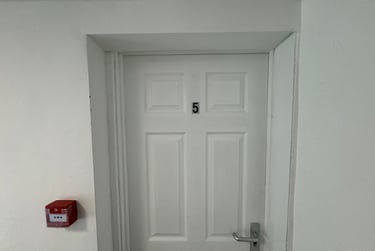 1 bed flat, Malvern Terrace, Brynmill, Swansea, SA20BE - Image 11