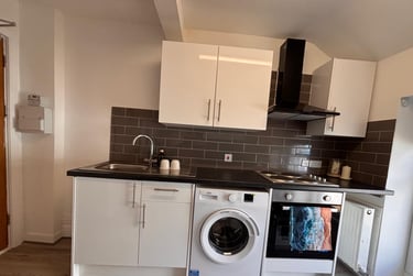 3 bed flat, Bryn Road, Brynmill, Swansea, SA20AR - Image 2