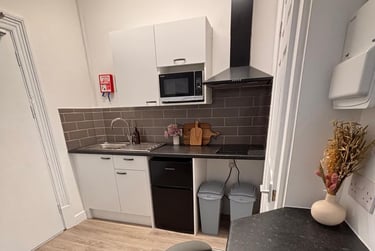 1 bed studio, Bryn Road, Brynmill, Swansea, SA20AR - Image 12