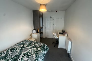 2 bed flat, Bryn Road, Brynmill, Swansea, SA20AR - Image 12