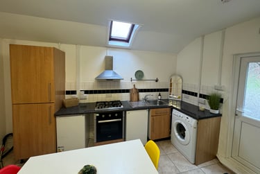 2 bed flat, Bryn Road, Brynmill, Swansea, SA20AT - Image 3