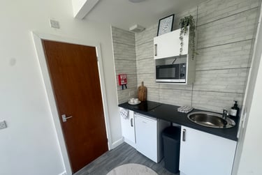 1 bed studio, Bryn Road, Brynmill, Swansea, SA20AR - Image 4