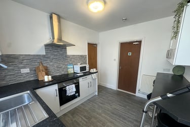3 bed flat, Bryn Road, Brynmill, Swansea, SA20AR - Image 3