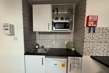 1 bed studio, Bryn Road, Brynmill, Swansea, SA20AR - Image 4