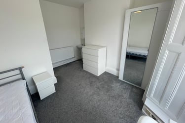 2 bed flat, King Edwards Road, Brynmill, Swansea, SA14LU - Image 4