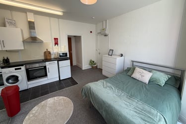 1 bed flat, Bryn Road, Brynmill, Swansea, SA20AR - Image 4