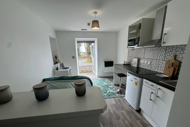 1 bed flat, Bryn Road, Brynmill, Swansea, SA20AR - Image 5