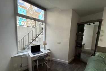 1 bed studio, Bryn Road, Brynmill, Swansea, SA20AR - Image 5