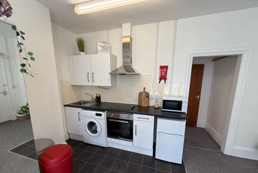 1 bed flat, Bryn Road, Brynmill, Swansea, SA20AR - Image 5