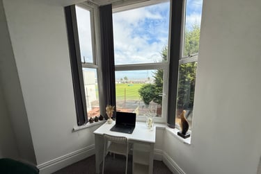 1 bed flat, Bryn Road, Brynmill, Swansea, SA20AR - Image 5