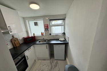 1 bed flat, Bryn Road, Brynmill, Swansea, SA20AR - Image 5
