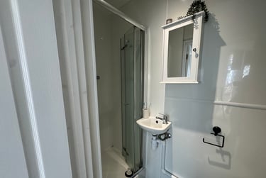 1 bed flat, Bryn Road, Brynmill, Swansea, SA20AR - Image 6