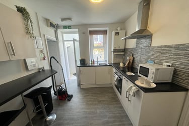 3 bed flat, Bryn Road, Brynmill, Swansea, SA20AR - Image 4